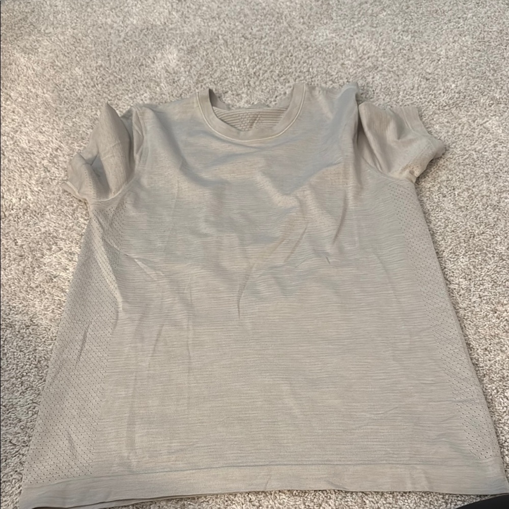 Men’s grey shirt